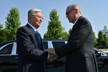 Фотография к новости: Токаева торжественно встретили в Анкаре