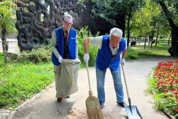 Фотография к новости: "Таза Қазақстан": 200 человек вышли на субботник в Алматы