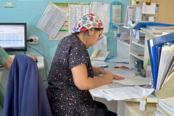 Фотография к новости: Мать выбросила детей из окна в Павлодаре: врачи рассказали о состоянии выжившего мальчика