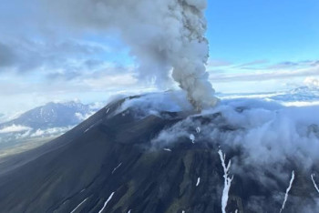 Фотография к новости: Вулкан на Камчатке выбросил столб пепла на 11 км