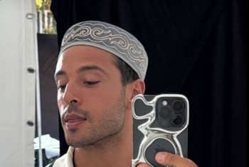 Фотография к новости: Команда Джей Ло примерила элементы казахских национальных нарядов