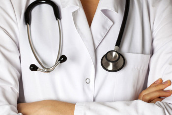 Фотография к новости: В Шымкенте пенсионерка ударила врача в роддоме и получила штраф