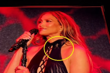 Джей Ло и алматинский кузнечик — момент с концерта попал в мировые СМИ