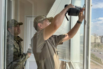 МЧС Казахстана усилило меры по защите детей от падений из окон