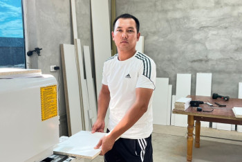 Фотография к новости: Аральский мебельщик развивает свой цех благодаря льготному кредиту