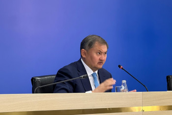 Фотография к новости: "Сам ходил в шортах": министр встал на сторону студентки из Шымкента