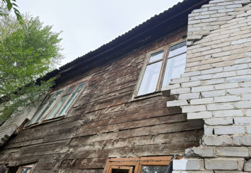 Фотография к новости: "Мы проснулись от взрыва": Обвалившаяся стена дома в Костанае обнажила проблемы ветхого жилья