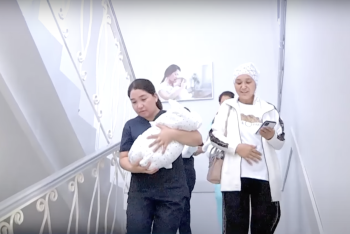 Фотография к новости: В Туркестанской области бабушка пяти внуков родила тройню