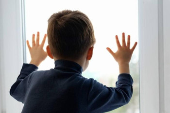 Почти 60 детей выпали из окон в Астане с начала этого года