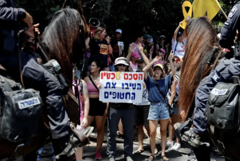 Фотография к новости: В Израиле сотни тысяч митингующих потребовали освобождения заложников