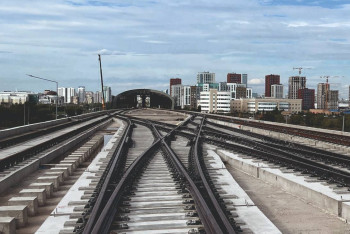 Завершена укладка рельсов на основной линии LRT в Астане