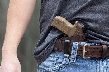 Фотография к новости: Мужчина устроил стрельбу во дворе столичного ЖК