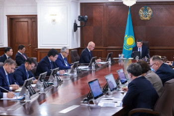 Фотография к новости: Бектенов обозначил задачи по устранению задержек грузов на границе