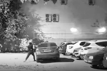 В Актобе мужчину жестоко избили дубинкой во дворе дома