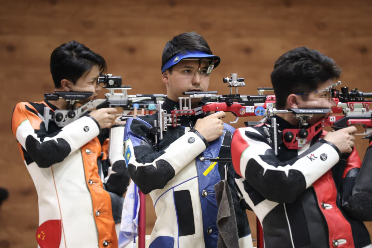 Казахстанец завоевал "золото" на чемпионате Азии по стрельбе