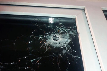 Фотография к новости: В России пьяный мужчина стрелял по стенам роддома