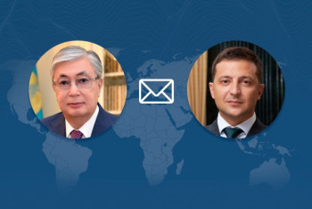 Фотография к новости: Касым-Жомарт Токаев поздравил Владимира Зеленского с Днем независимости