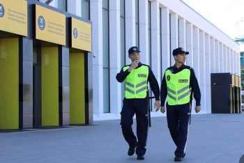 Фотография к новости: Транспортная полиция сняла дебошира с рейса Актобе — Шымкент