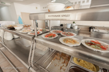 Фотография к новости: С 1 сентября школьникам запретят пиццу и соки: что вошло в новое меню 2025 года