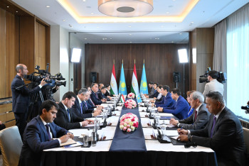 Фотография к новости: Казахстан делится опытом цифровизации и социальной сферы с Таджикистаном