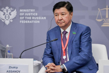 Фотография к новости: Жакип Асанов: Конституция стала прочным фундаментом защиты прав граждан