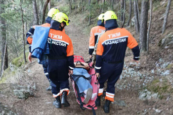 Женщина получила травму во время восхождения на гору Кокшетау
