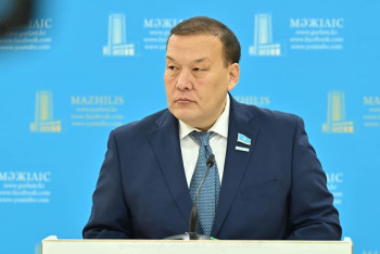 Фотография к новости: 30 лет Конституции: Болатбек Алиев о значении реформ Президента для общества и власти