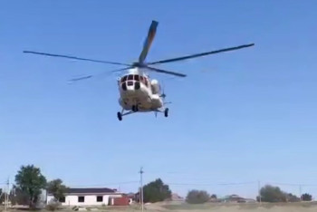 Фотография к новости: Вертолёт МЧС РК экстренно доставил новорождённого в Жезказган