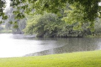 Грозы, ветер и жара: в Казахстане объявлено штормовое предупреждение