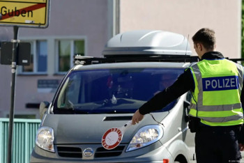 Германия почти вдвое сократила число заявок на убежище