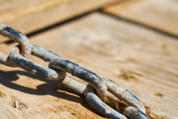 Фотография к новости: Сделка с "Ханифой": Алматинку пытались вывезти за рубеж для трудового рабства