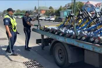 Фотография к новости: Полиция Алматы отправила на штрафстоянку почти 70 электросамокатов