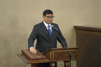 Фотография к новости: Новый депутат Мажилиса принёс присягу