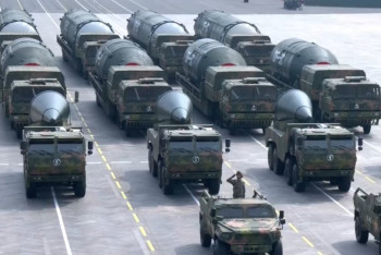 Фотография к новости: Китай продемонстрировал ядерную военную технику на параде