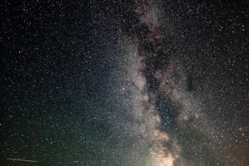 Фотография к новости: Астероид размером с челябинский метеорит пролетел мимо Земли