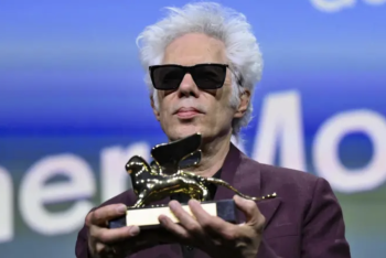 Фотография к новости: Культовый режиссёр Джим Джармуш получил главный приз Венецианского фестиваля