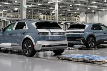 Фотография к новости: Рейд в США: сотни мигрантов задержаны на заводе Hyundai