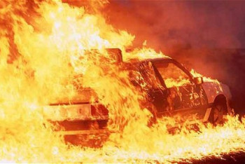 Фотография к новости: В области Абай полицейские спасли людей из горящей машины