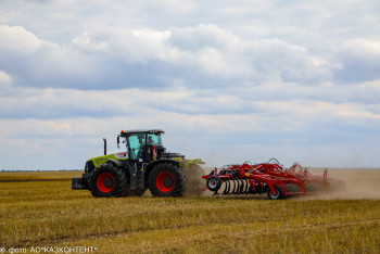 Фотография к новости: Депутаты предложили передать казахстанцам 7,5 млн гектаров простаивающих земель