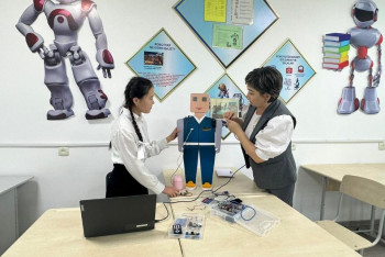 Фотография к новости: В области Абай школьница изобрела "умного" защитника микроклимата