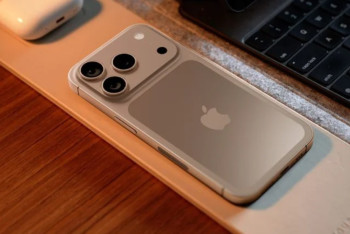 Фотография к новости: Кто в Казахстане может купить iPhone 17 с одной зарплаты