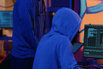 Фотография к новости: Детей в Казахстане втягивают в мошеннические схемы