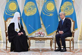 Фотография к новости: Президент Казахстана наградил Патриарха Кирилла орденом "Алтын Қыран"