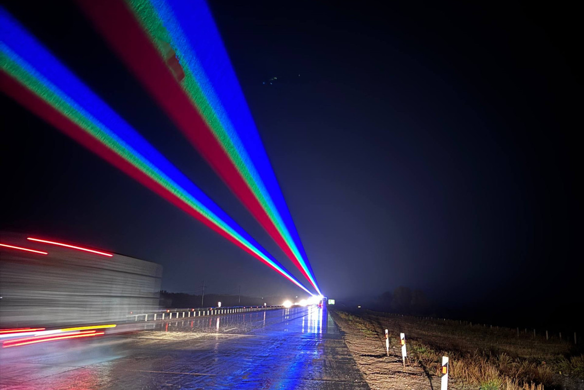 На казахстанской трассе появилось лазерное оповещение водителей
