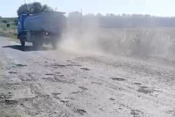 Фотография к новости: Не дорога, а "испытательный полигон": трасса в Абайской области стала опасной для жизни