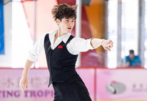 Фотография к новости: Казахстанский фигурист Диас Жиренбаев продолжает борьбу за путёвку на Олимпиаду-2026