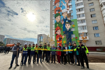 Фотография к новости: 360 деревьев, мурал и довольные жители: аллею рабочих профессий открыли в Астане