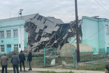 Фотография к новости: В Новосибирской области обрушилась часть школьного здания, прокуратура опубликовала видео