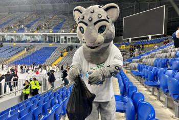 Зрители концерта Backstreet Boys в Астане помогли убрать стадион