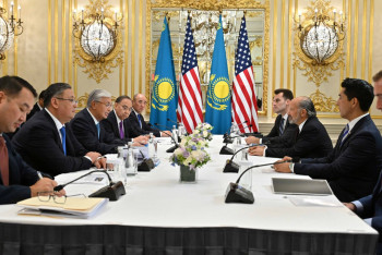 Фотография к новости: Президент Казахстана провел встречу с министром торговли США